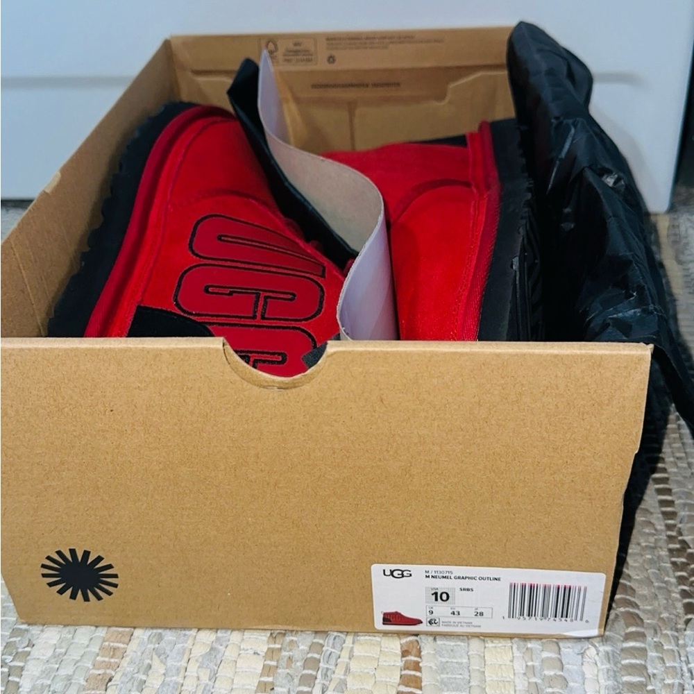 Men’s Size 10 UGG Neumel Red Graphic Outline